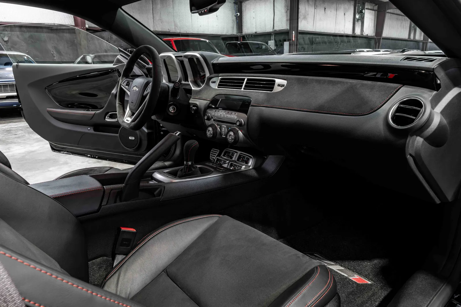 21_2012-Chevrolet-Camaro ZL1-Black-80024213.jpg
